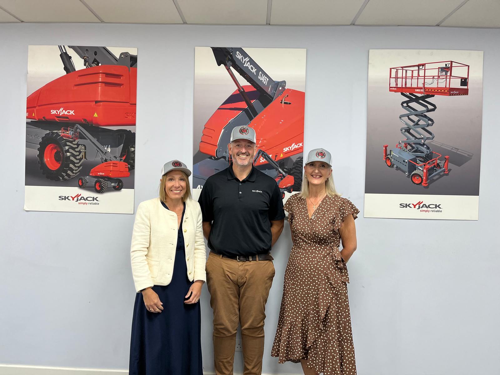 Skyjack 1 L-R Helen Morgan MP, Jim Waldron(Skyjack), Adele Nightingale (Oswestry BID)